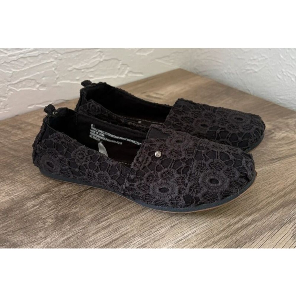 Mad Love women’s black embroidered flats size 6